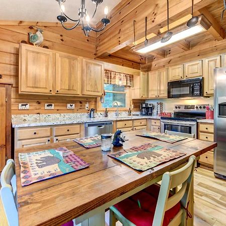 Waynesville Cabin With Covered Deck And Fire Pit! Lake Junaluska Exterior photo