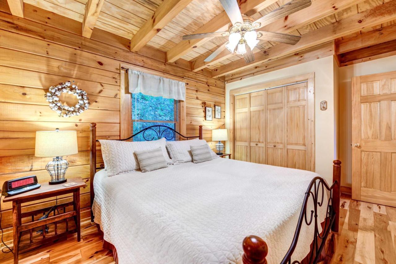 Waynesville Cabin With Covered Deck And Fire Pit! Lake Junaluska Exterior photo