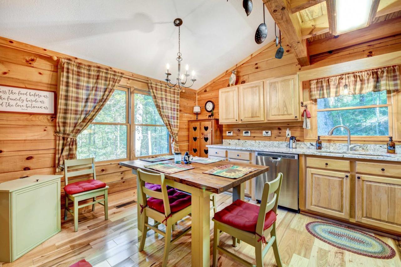 Waynesville Cabin With Covered Deck And Fire Pit! Lake Junaluska Exterior photo
