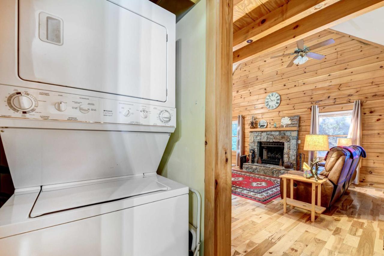 Waynesville Cabin With Covered Deck And Fire Pit! Lake Junaluska Exterior photo