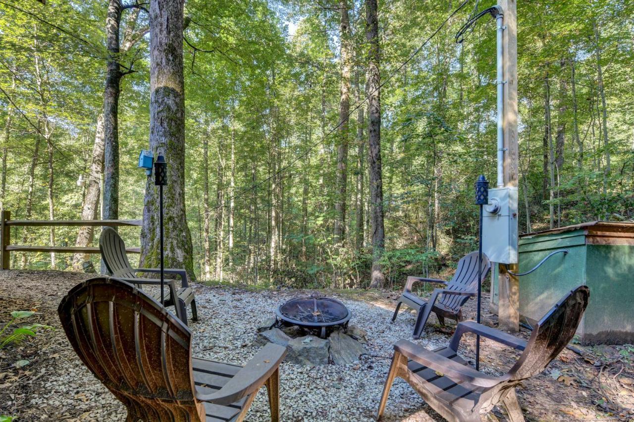 Waynesville Cabin With Covered Deck And Fire Pit! Lake Junaluska Exterior photo